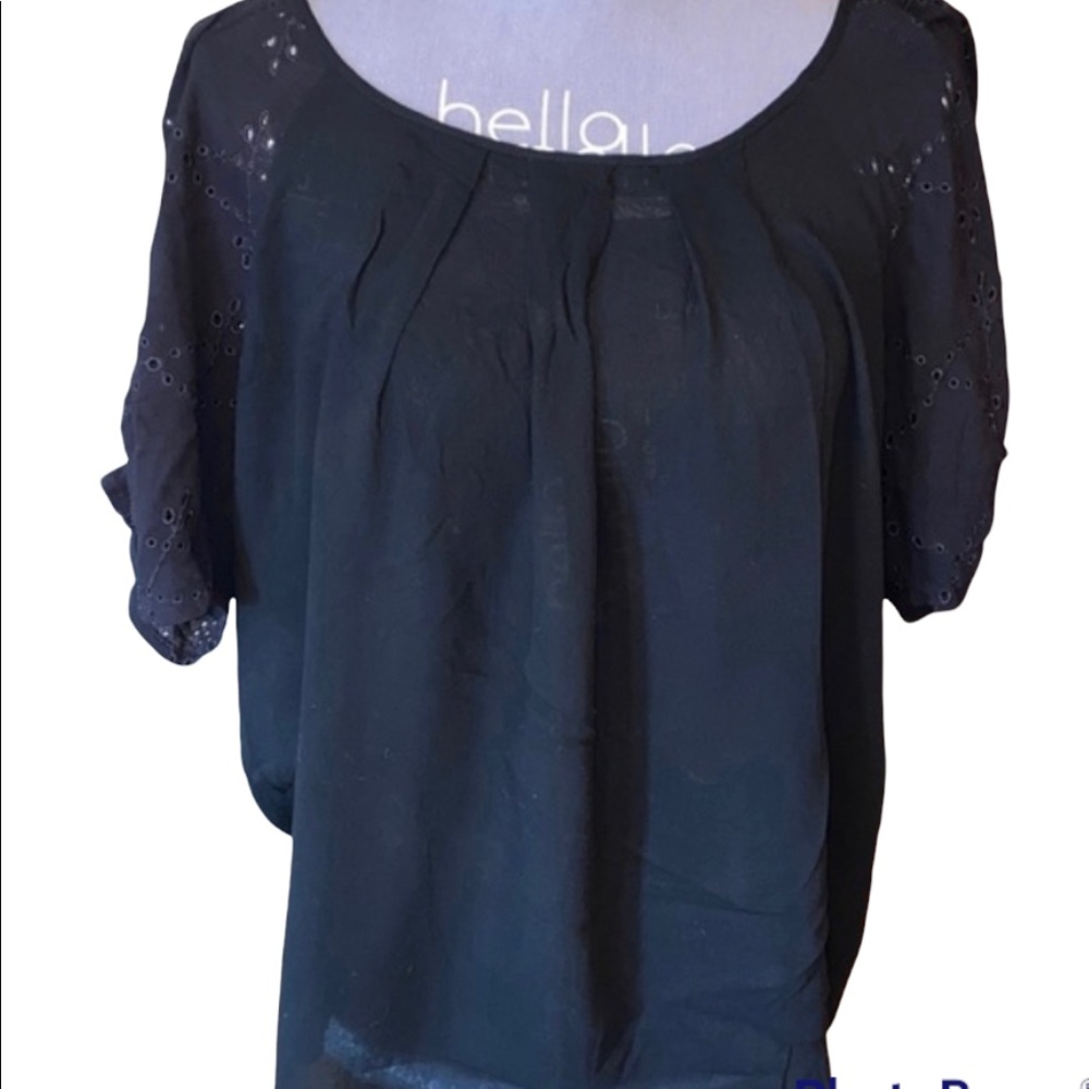 🔥Purse 100% rayon black short sleeve top🔥